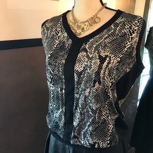 ❤️❤️❤️Awesome Express Snake print Sleeveless Shirt